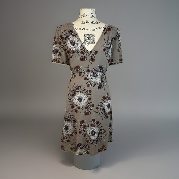 Madewell Dresses & Skirts - Madewell Floral Print Dress V Neck Short Sleeve Casual Flowy Beige Brown Size 12